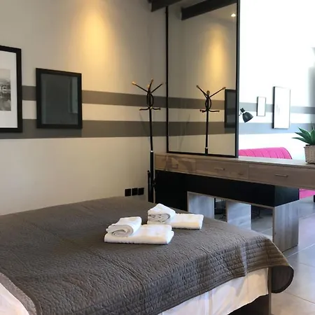 Siviri Suites 시비리