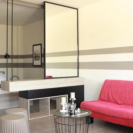 펜션 Siviri Suites 시비리