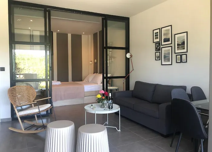 別荘 Siviri Suites