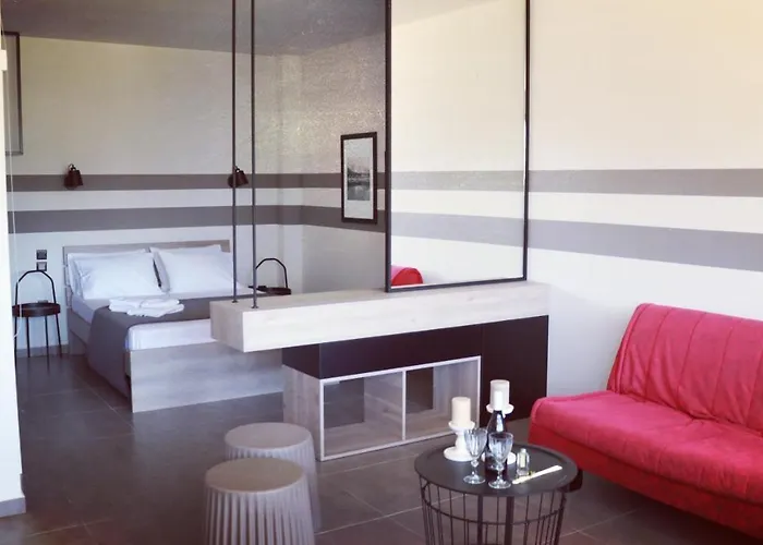 Siviri Suites *