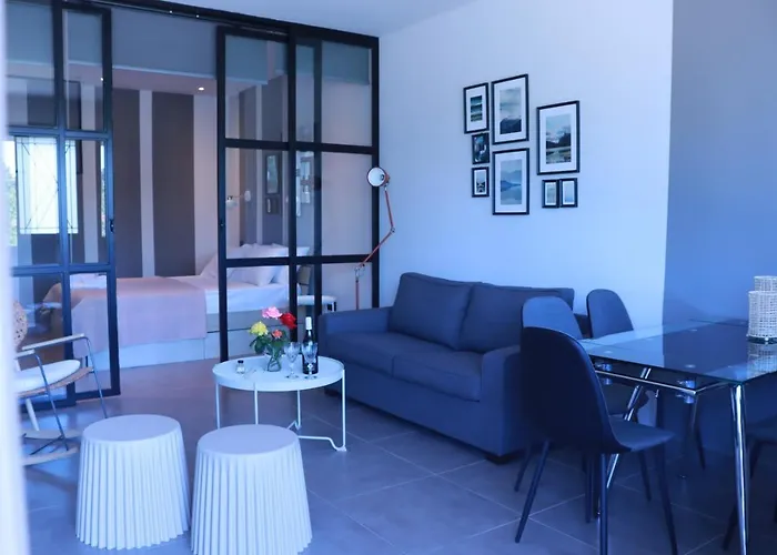 Siviri Suites シビリ